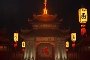 《玻璃工厂春天》封面，玻璃熔炉前的一株窗台绿植